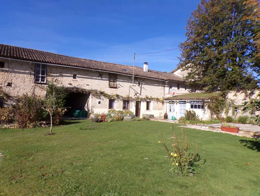Rumah di Montjean, Nouvelle-Aquitaine 10113463
