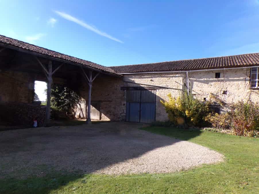 σπίτι σε Montjean, Nouvelle-Aquitaine 10113463
