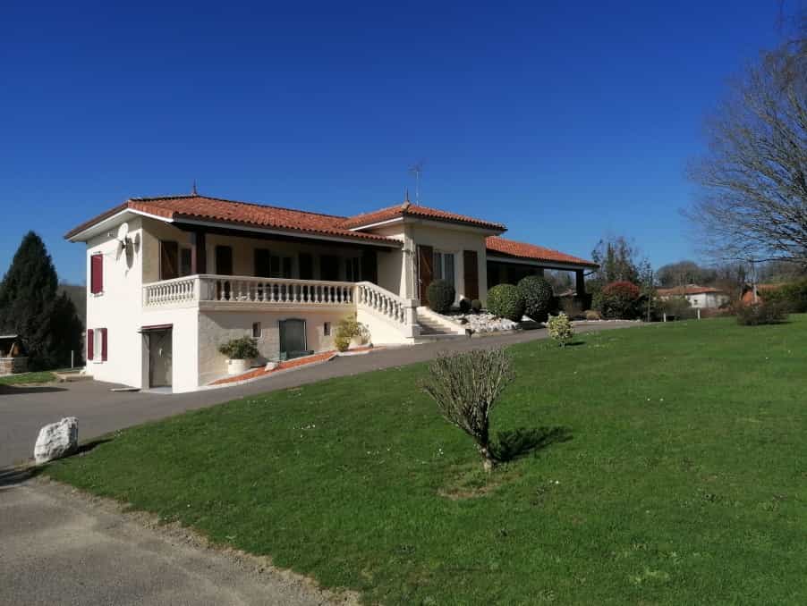 Hus i La Rochefoucauld, Nouvelle-Aquitaine 10113466