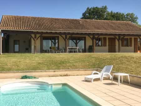 House in Cherval, Nouvelle-Aquitaine 10113467