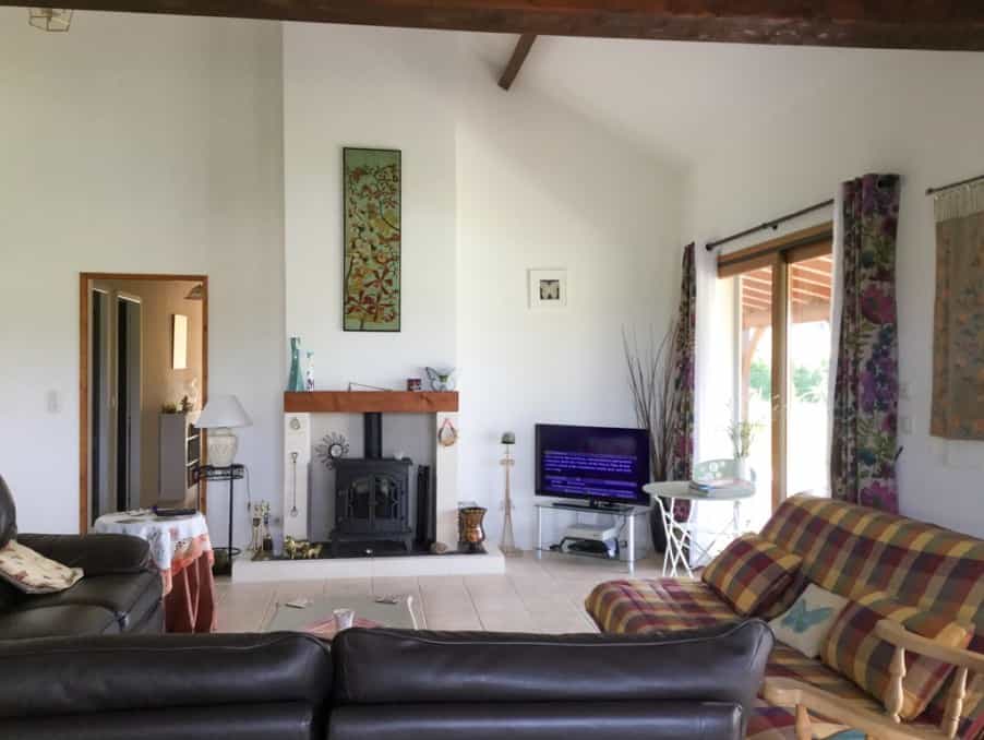 House in Cherval, Nouvelle-Aquitaine 10113467