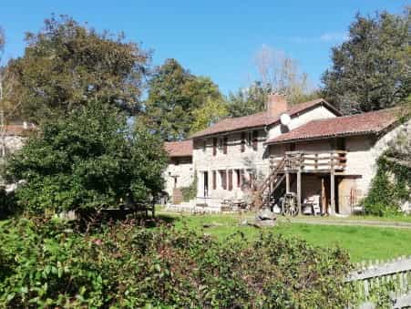 Huis in Lesterps, Nouvelle-Aquitaine 10113468