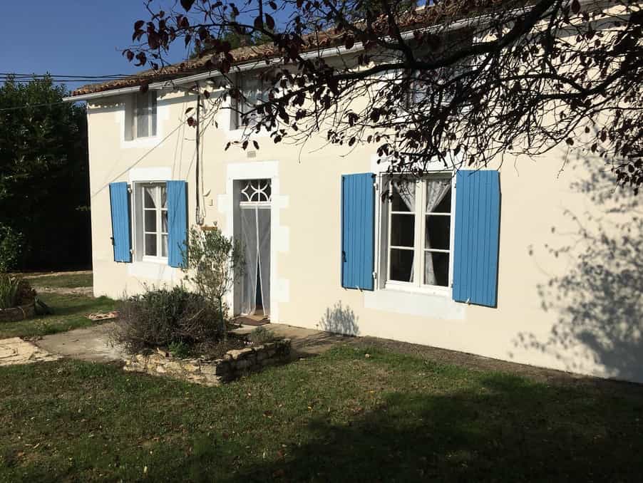 House in Sauze-Vaussais, Nouvelle-Aquitaine 10113469