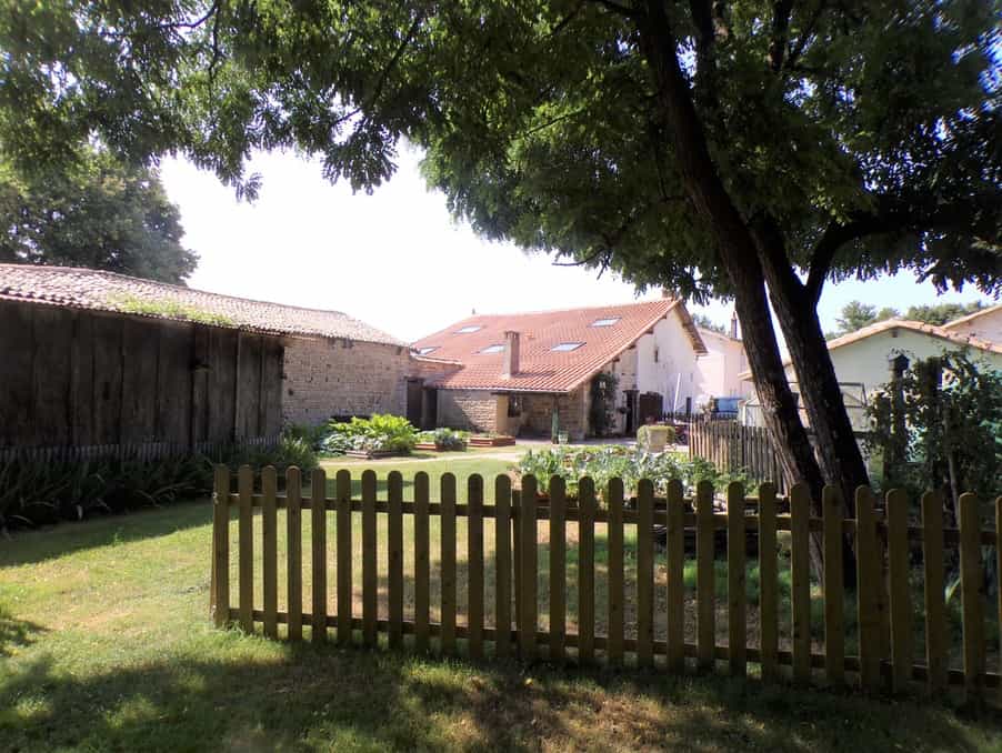 σπίτι σε Lezay, Nouvelle-Aquitaine 10113479