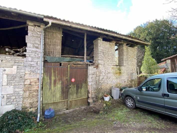 집 에 Verteuil-sur-Charente, Nouvelle-Aquitaine 10113494