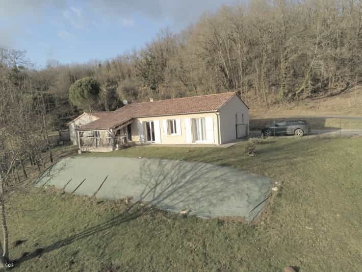 Huis in Nanteuil-en-Vallée, Nouvelle-Aquitaine 10113498
