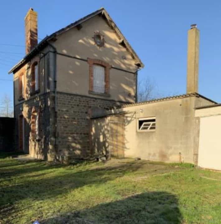 House in Ambrieres-les-Vallees, Pays de la Loire 10113525