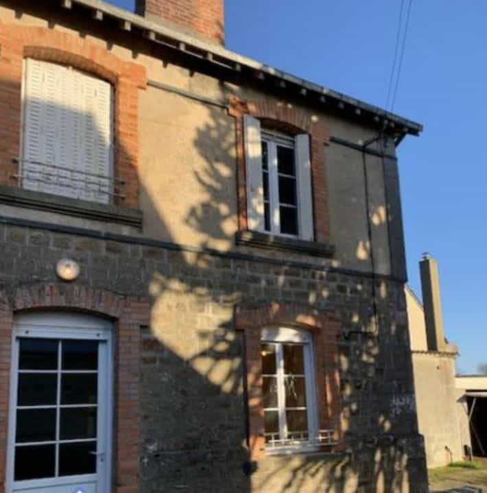 House in Ambrieres-les-Vallees, Pays de la Loire 10113525