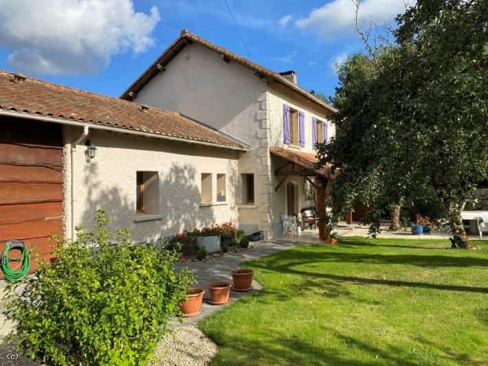 жилой дом в Sommieres-du-Clain, Nouvelle-Aquitaine 10113824