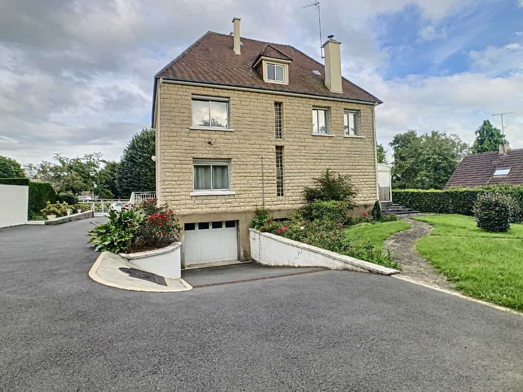بيت في Grandparigny, Normandy 10113858
