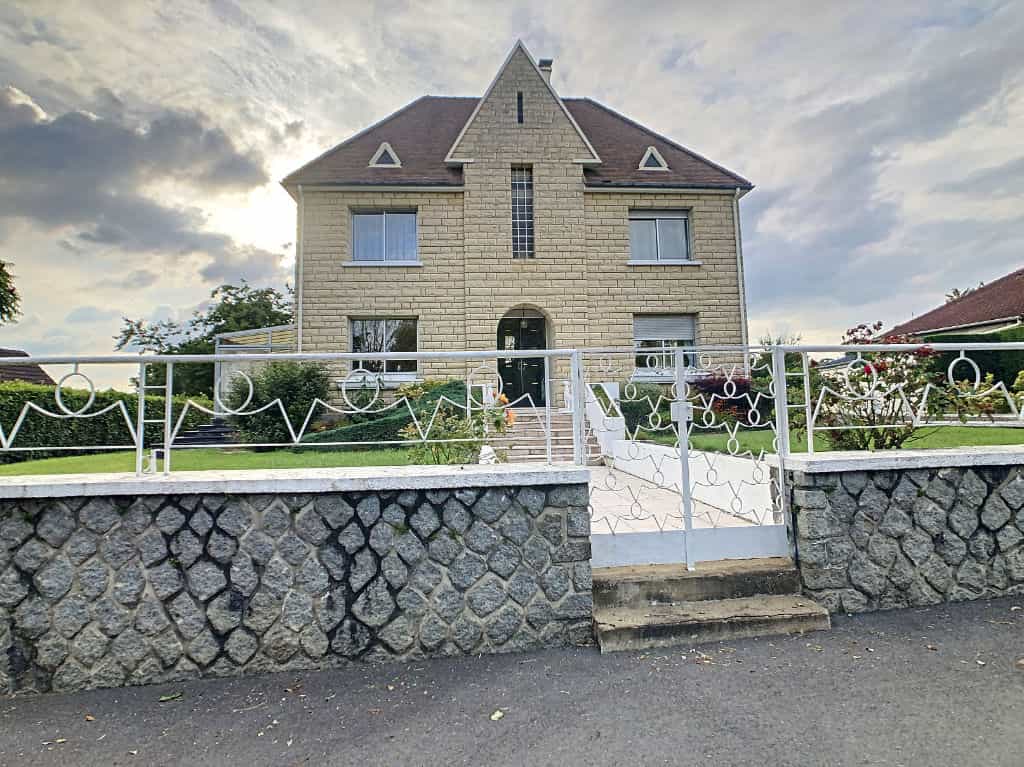 بيت في Grandparigny, Normandy 10113858