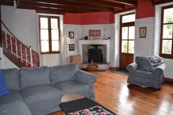 House in Mansle, Nouvelle-Aquitaine 10113890