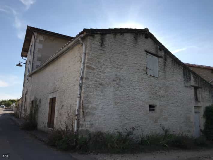 मकान में Mansle, Nouvelle-Aquitaine 10113890