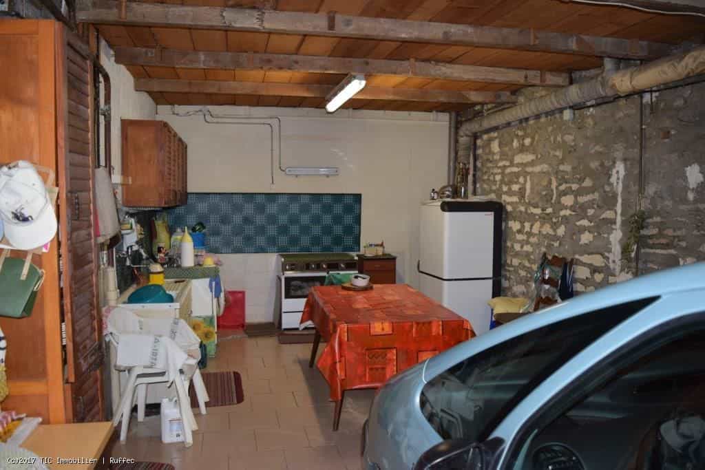 Talo sisään Ruffec, Nouvelle-Aquitaine 10113891