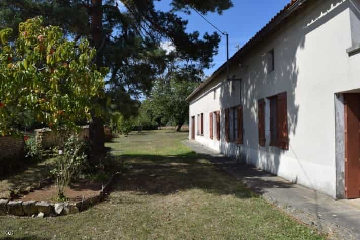 rumah dalam Sauze-Vaussais, Nouvelle-Aquitaine 10113896