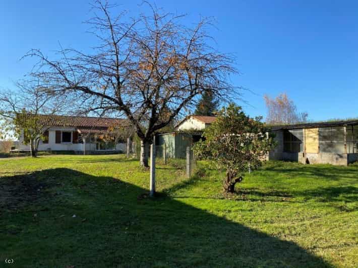 House in Ruffec, Nouvelle-Aquitaine 10113904