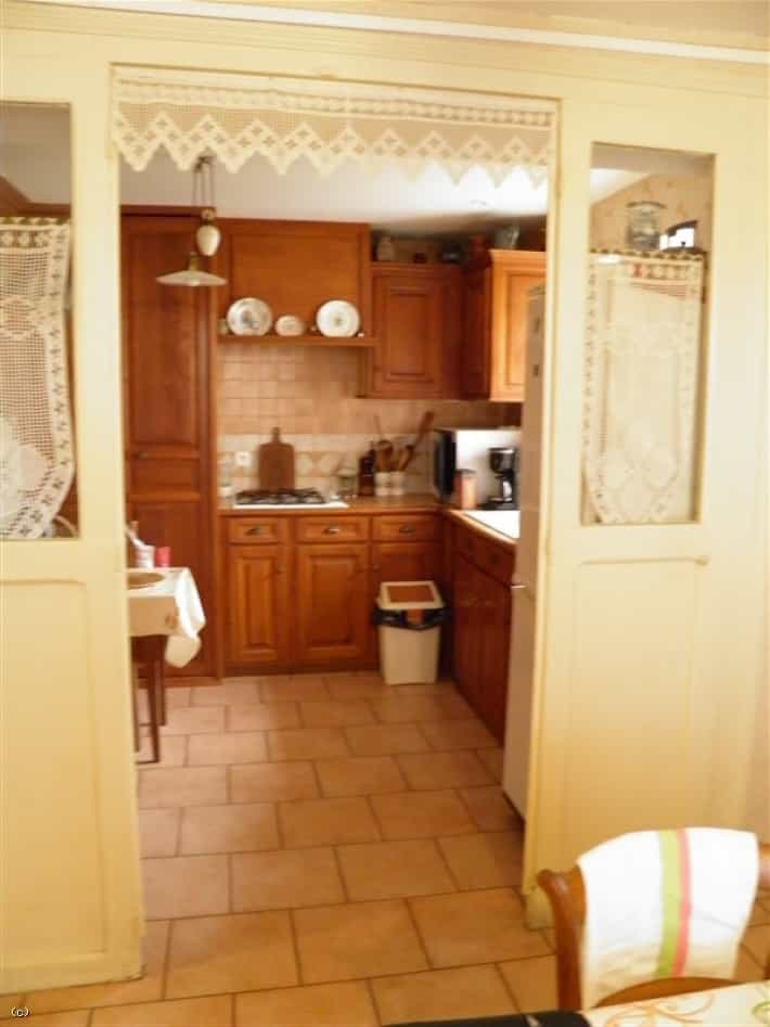 Huis in Champagne-Mouton, Nouvelle-Aquitaine 10113905