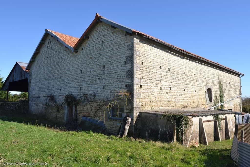 Hus i Ruffec, Nouvelle-Aquitaine 10113912