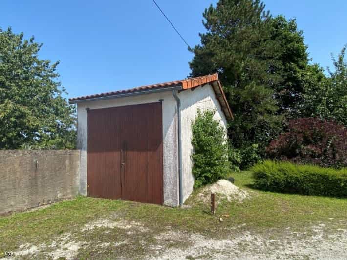 Talo sisään Ruffec, Nouvelle-Aquitaine 10113924
