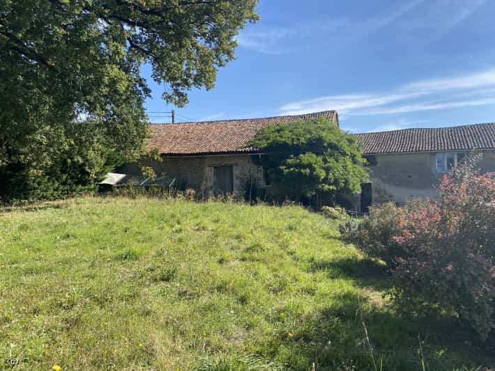 σπίτι σε Civray, Nouvelle-Aquitaine 10113925