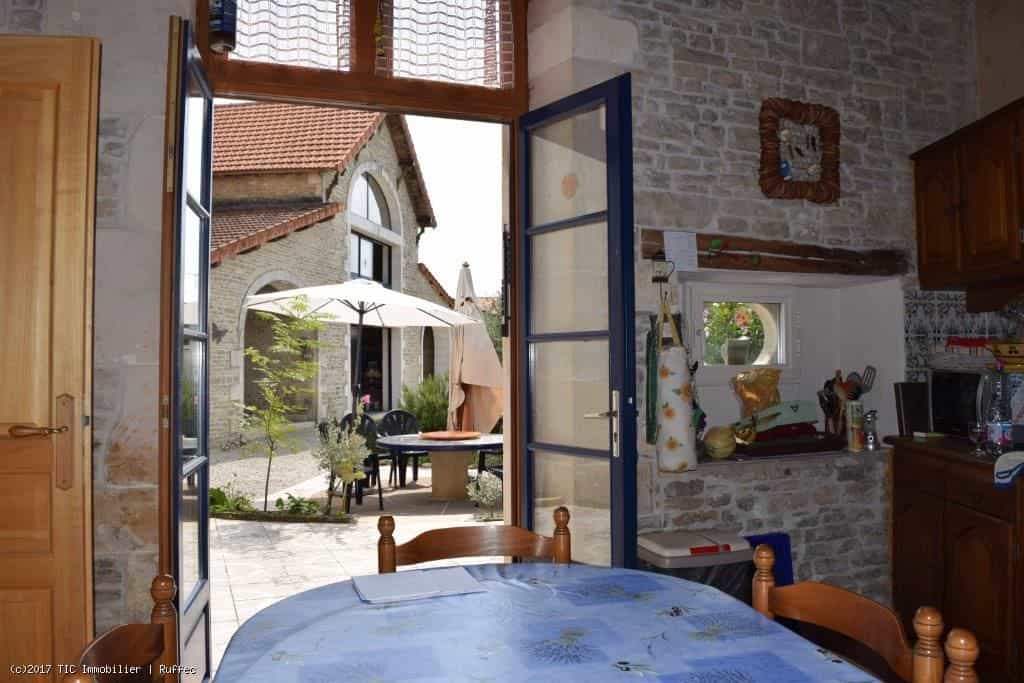 rumah dalam Villefagnan, Nouvelle-Aquitaine 10113930