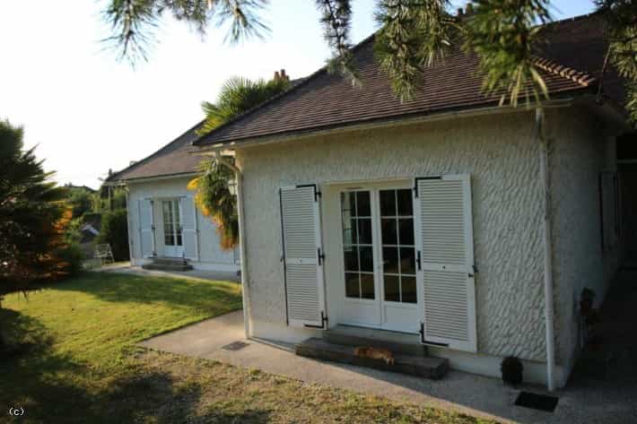 بيت في Civray, Nouvelle-Aquitaine 10113932