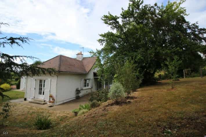 σπίτι σε Civray, Nouvelle-Aquitaine 10113932