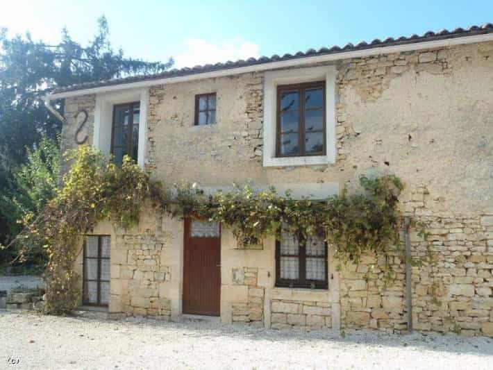 Haus im Villefagnan, Nouvelle-Aquitaine 10113942