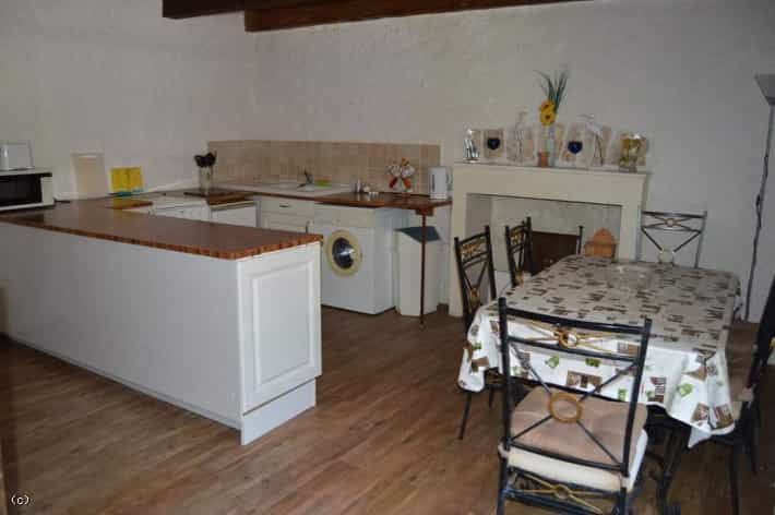 жилой дом в Villefagnan, Nouvelle-Aquitaine 10113942