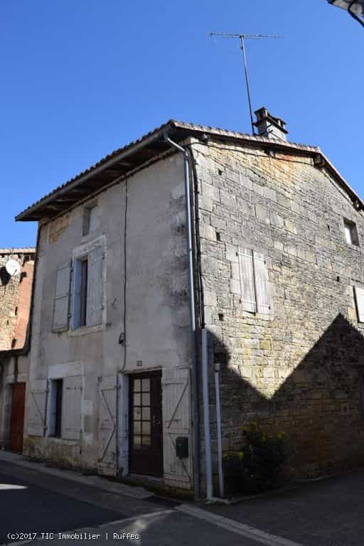 жилой дом в Nanteuil-en-Vallée, Nouvelle-Aquitaine 10113963
