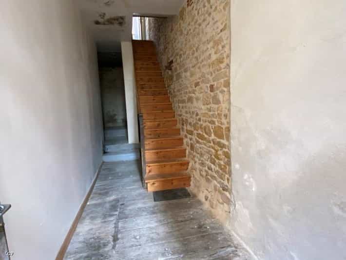 公寓 在 Ruffec, Nouvelle-Aquitaine 10113966