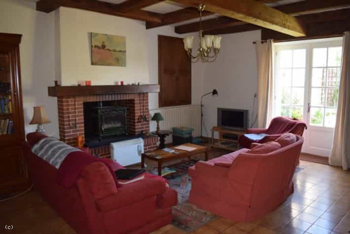 Huis in Civray, Nouvelle-Aquitaine 10113970