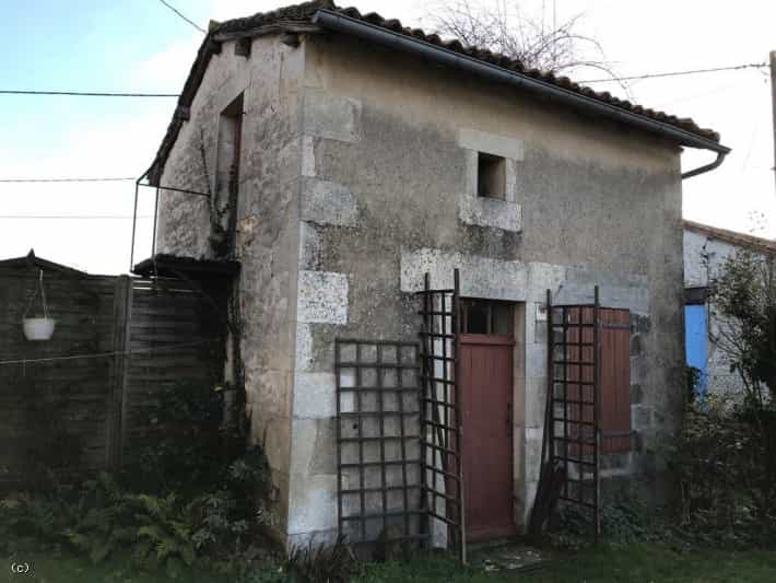 Huis in Civray, Nouvelle-Aquitaine 10113970