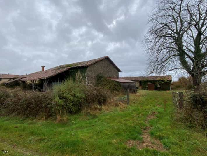 Huis in Champagne-Mouton, Nouvelle-Aquitaine 10113981