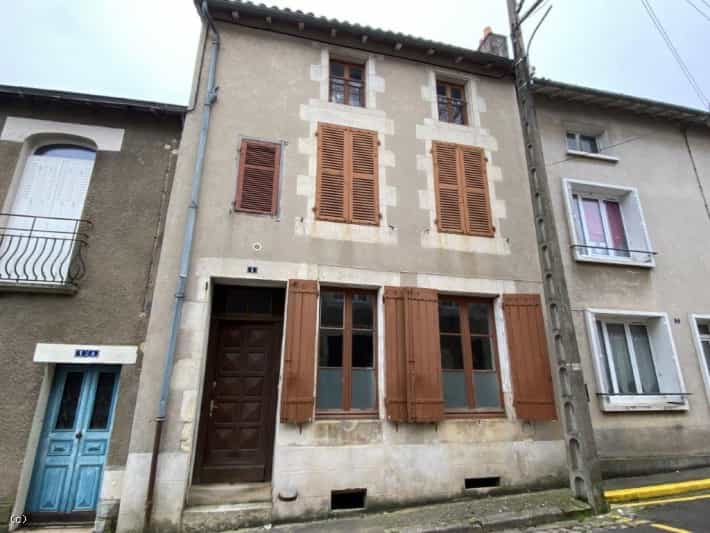 σπίτι σε Civray, Nouvelle-Aquitaine 10113987