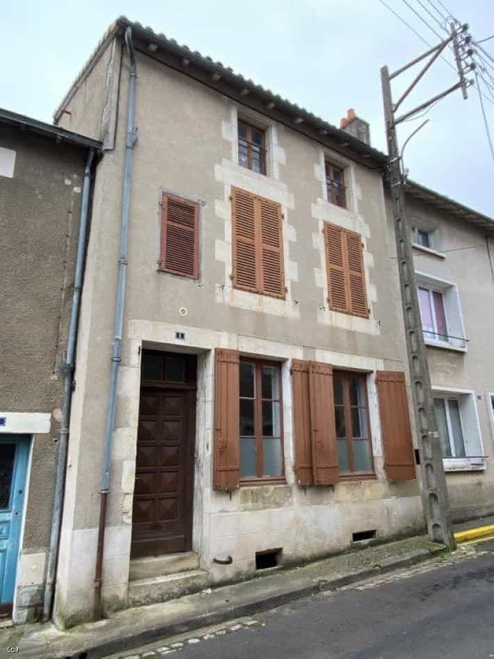 Hus i Civray, Nouvelle-Aquitaine 10113987