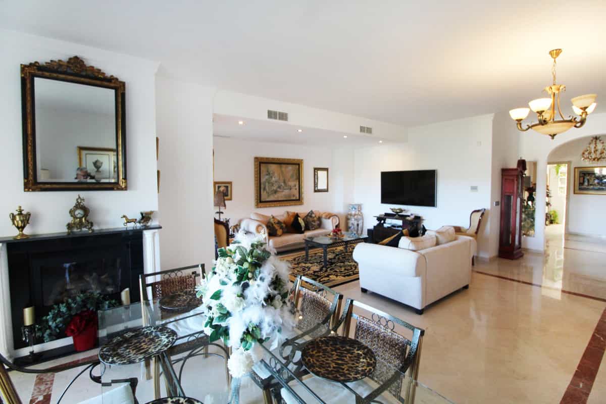 公寓 在 San Roque, Andalucía 10114059