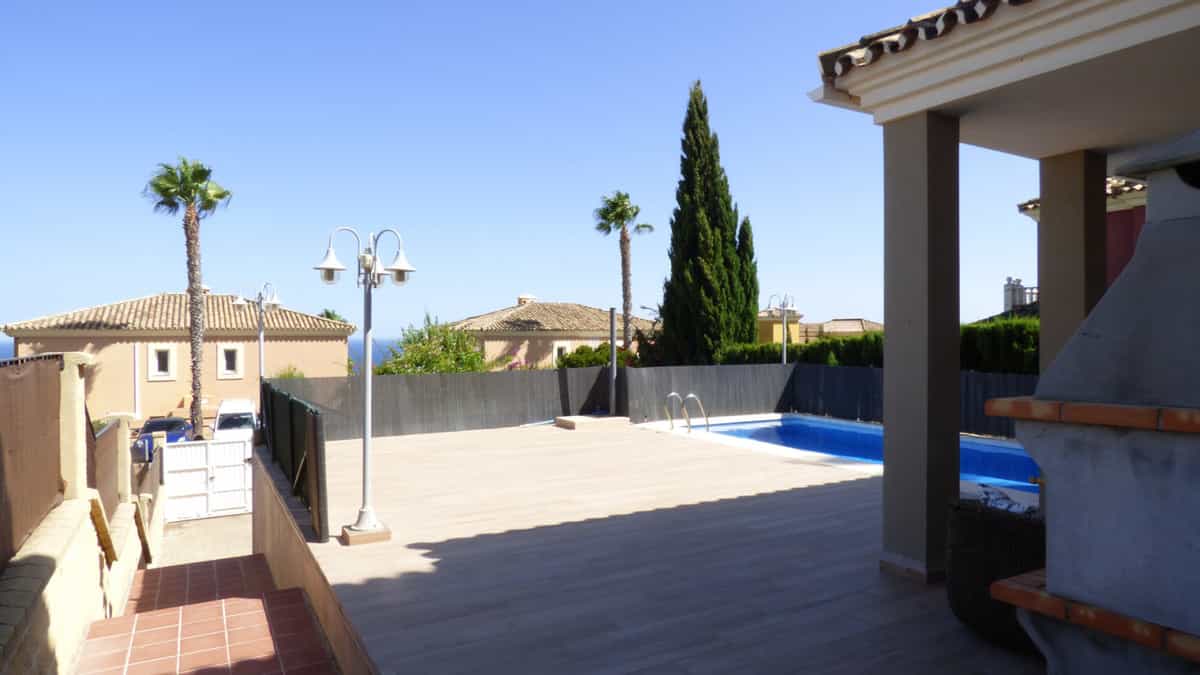 rumah dalam La Alcaidesa, Andalusia 10114179