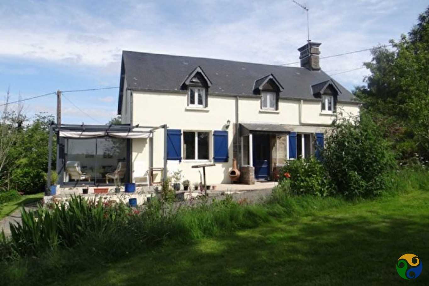 rumah dalam Saint-Pois, Normandie 10114507