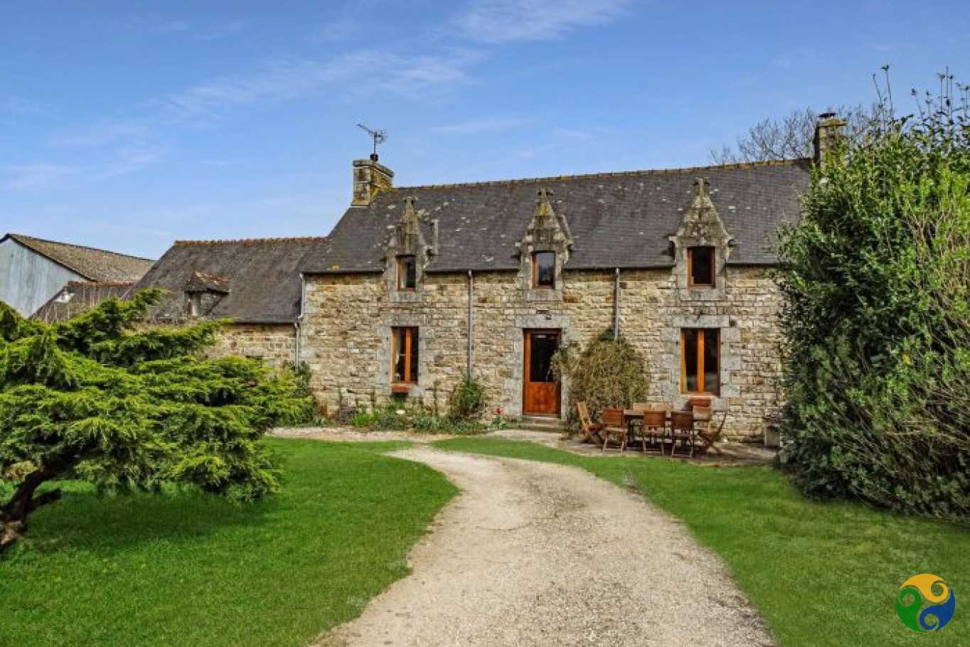rumah dalam Mael-Pestivien, Bretagne 10114533