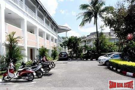 Condominium in Ban Pa Sak, Phuket 10114636