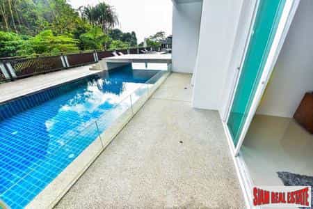 Condominium in Ban Nuea, Phuket 10114809