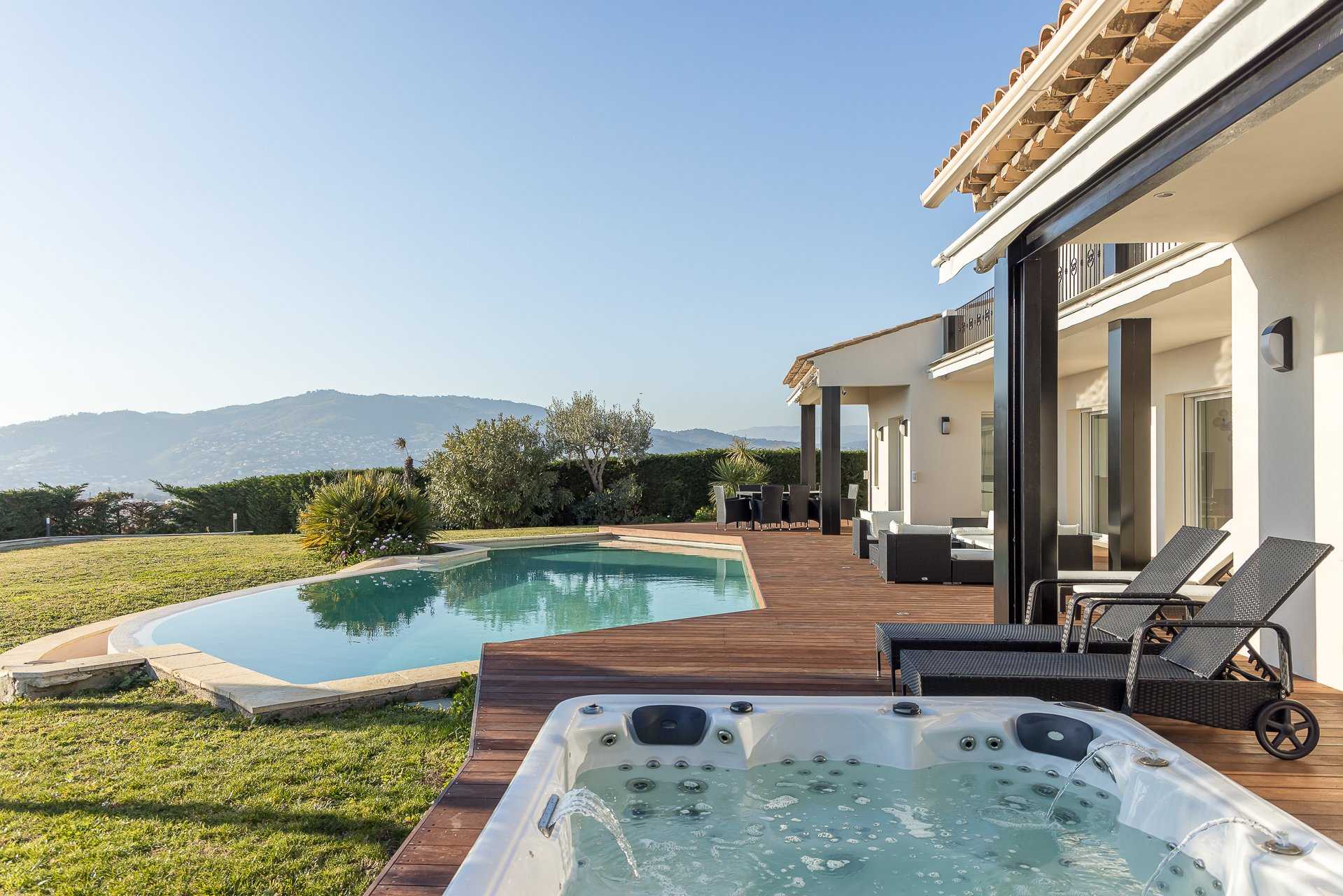 House in La Bocca, Provence-Alpes-Cote d'Azur 10115702