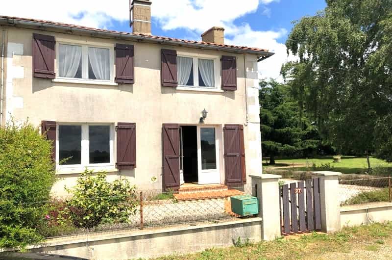 Casa nel Nanteuil-en-Vallée, Nuova Aquitania 10116127