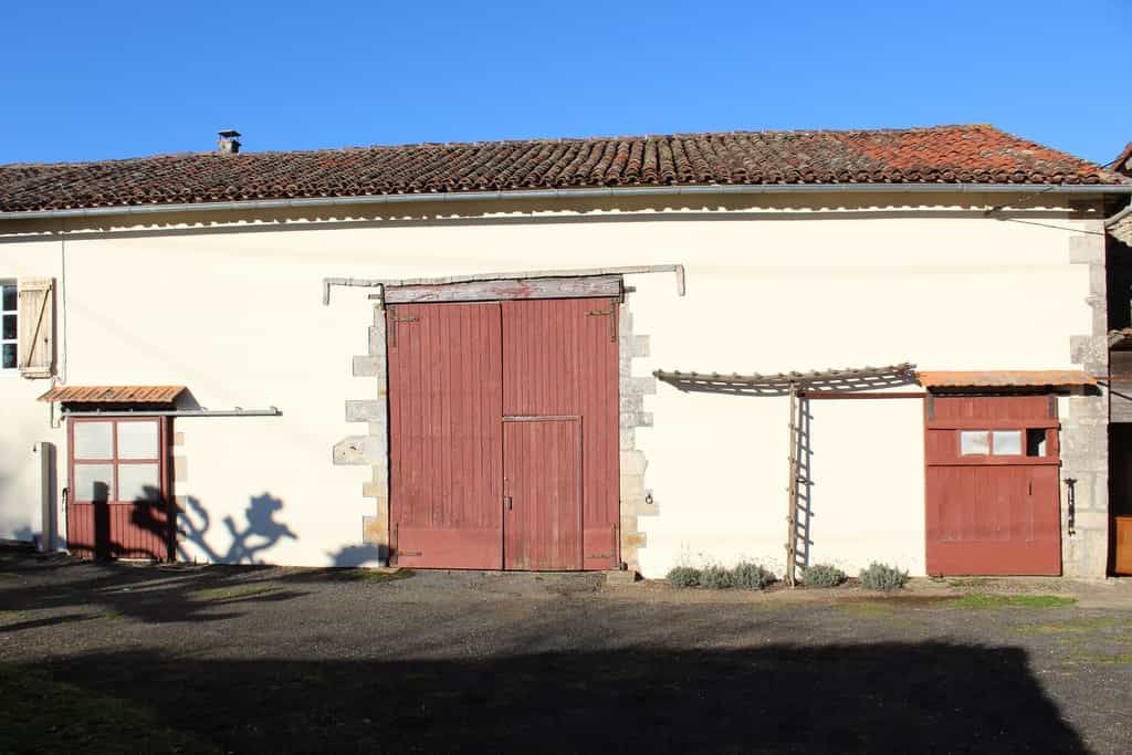 بيت في Les Adjots, Nouvelle-Aquitaine 10116130