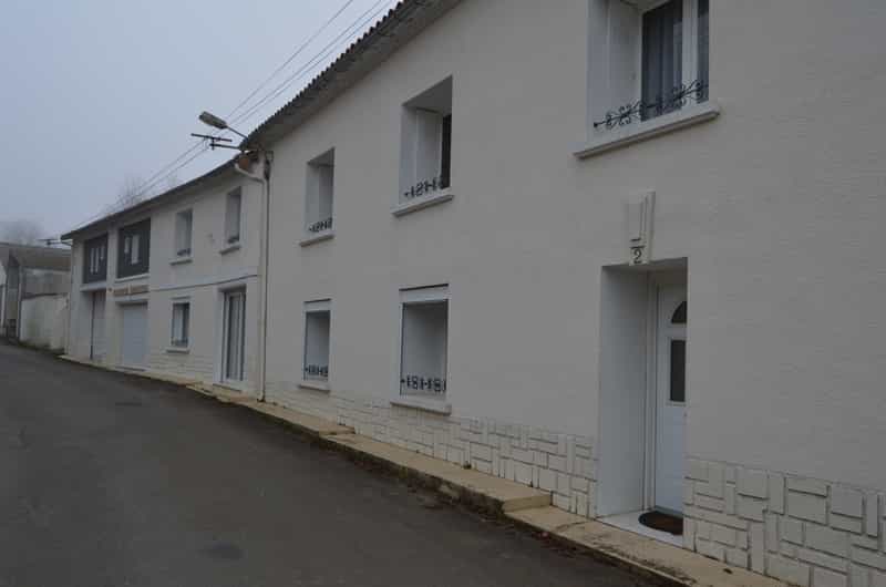 Condominium in Villefagnan, Nouvelle-Aquitaine 10116132