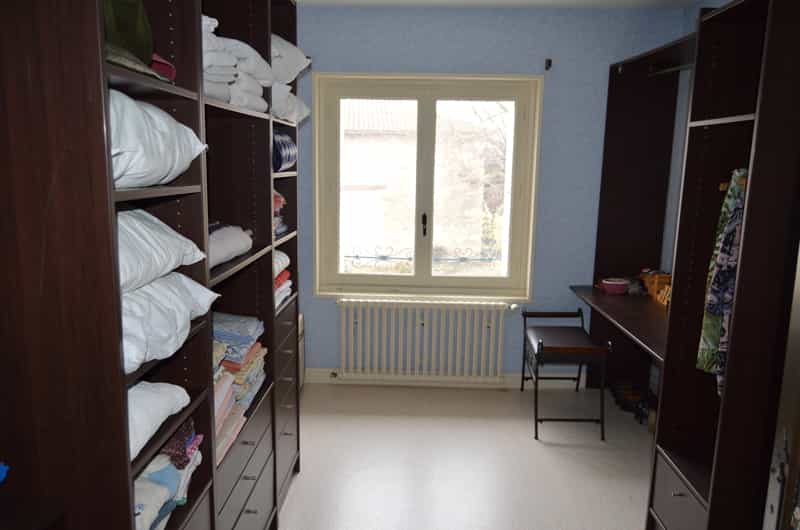 公寓 在 Villefagnan, Nouvelle-Aquitaine 10116132