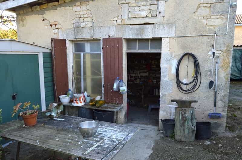 Condominio en Aigre, Nouvelle-Aquitaine 10116139