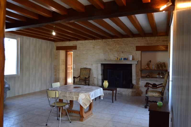 بيت في Valdelaume, Nouvelle-Aquitaine 10116143