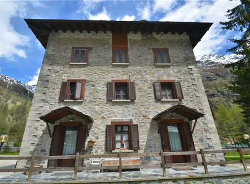 Condominium in Gressoney-la-Trinité, Valle d'Aosta 10116212